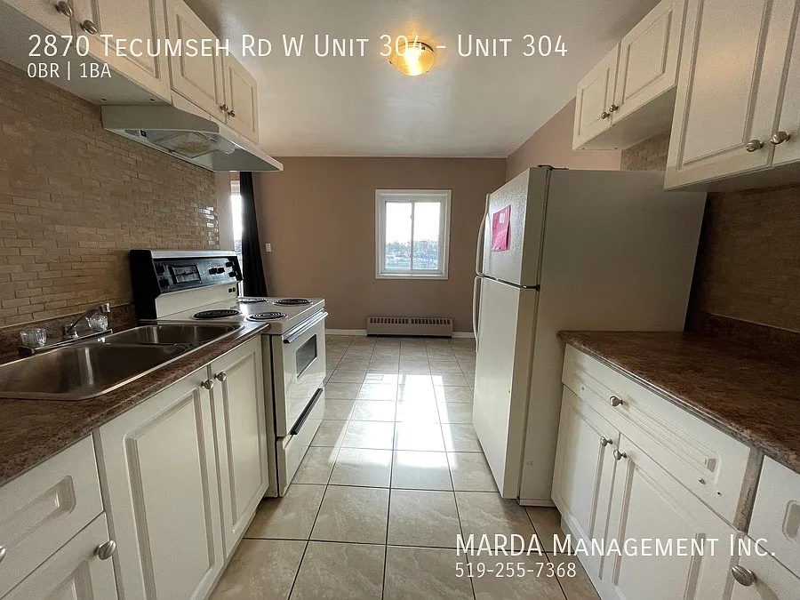Spacious Bachelor Unit Near Huron Church! + Utilities — Photo 3