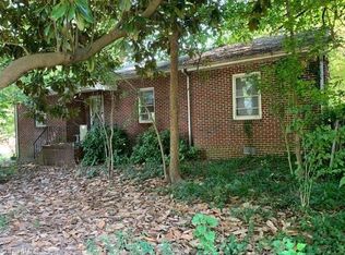 1622 Willow Rd, Greensboro, NC 27401