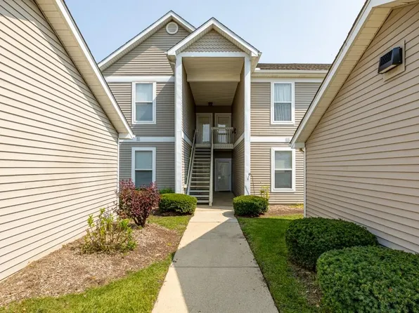 1380 Fox Pointe Cir, Ann Arbor, MI 48108