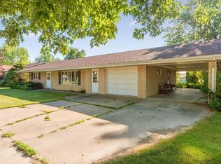 509 9th Ave, Clarence, IA 52216