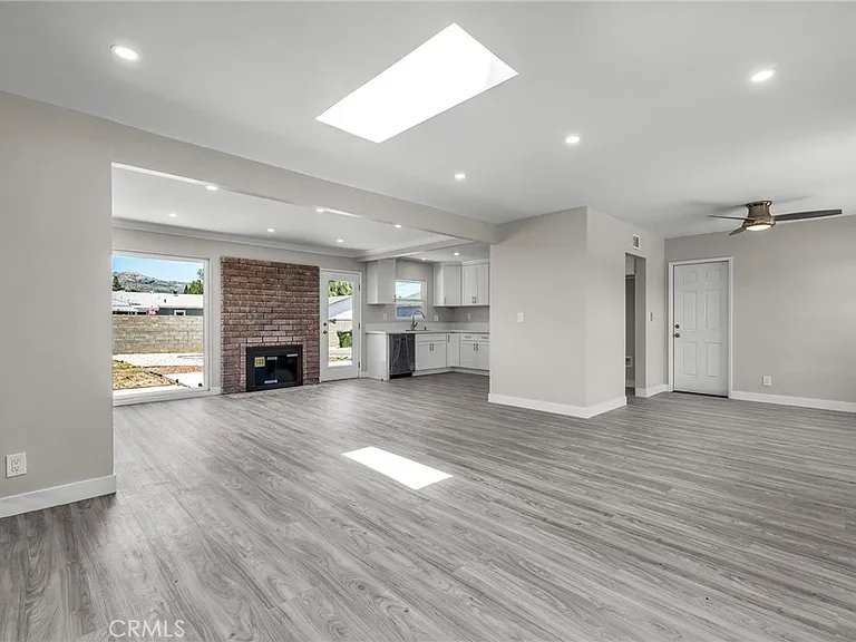 20431 Lassen St — Photo 2