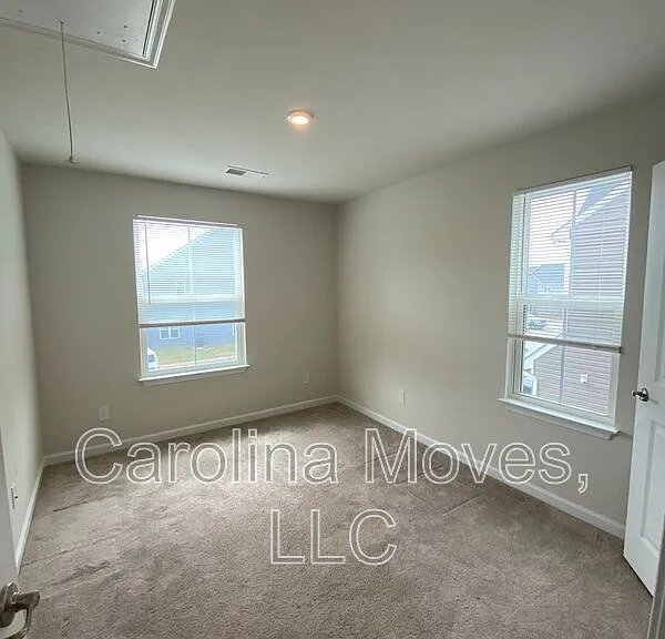 8 Willomere Way — Photo 11