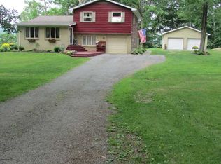 12 High Oak Farm Ln, Pulaski, PA 16143
