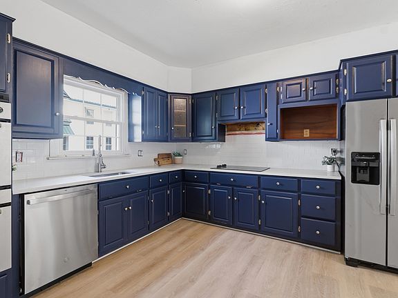 5th image of 142 Pleasant St