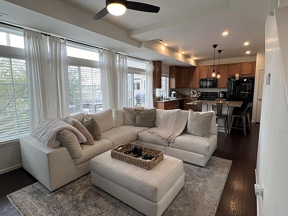 3rd image of 8121 E 128th Pl