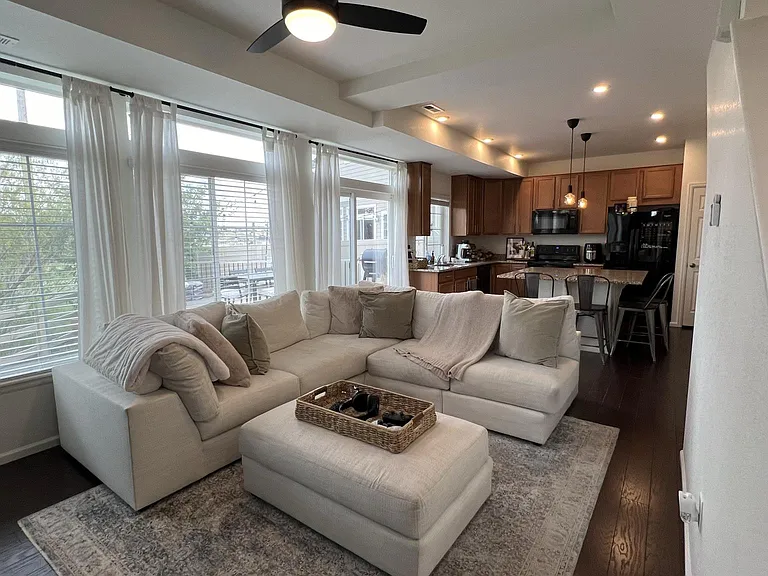 8121 E 128th Pl — Photo 3