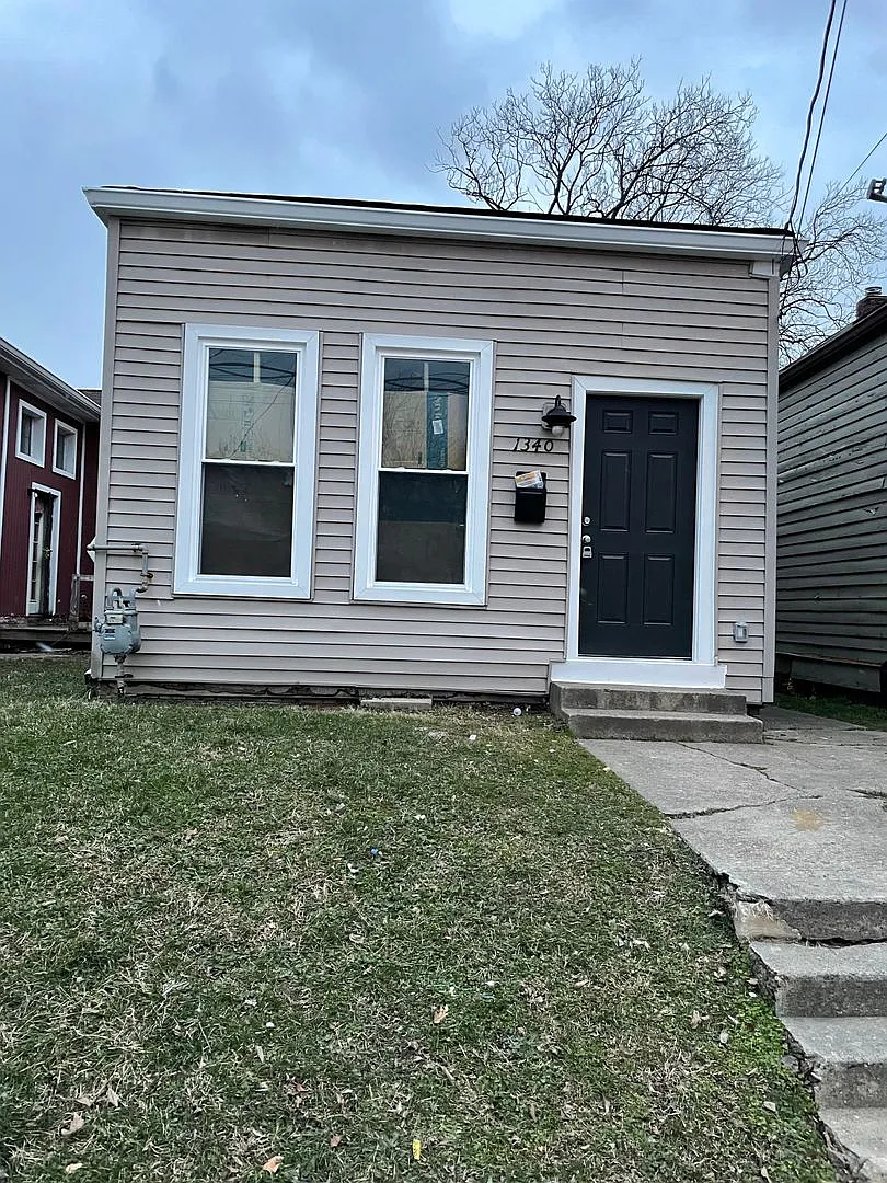 Newly Renovated 2 Bedroom House in Shelby Park — Photo 1