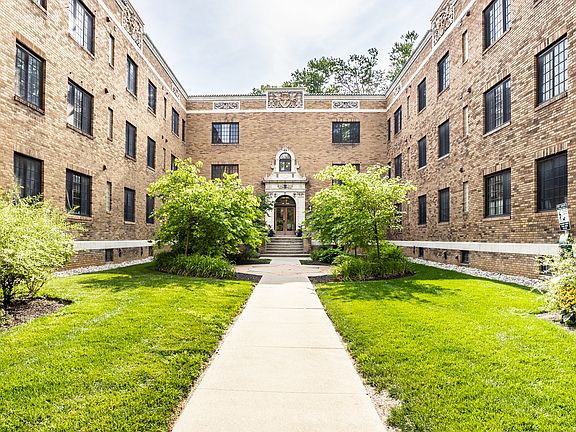 3rd image of 5347 N College Ave APT 201