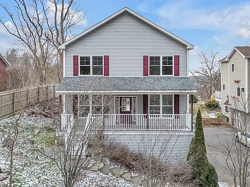 366 Colchester Ave Photo 1
