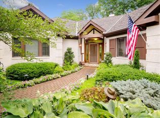 7 Warwick Ln #15, Rocky River, OH 44116
