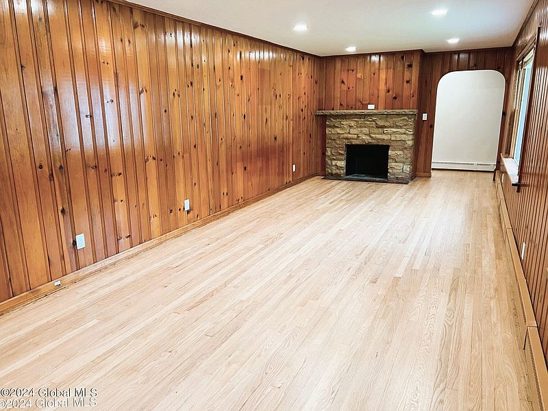 4th image of 15 Venezio Avenue