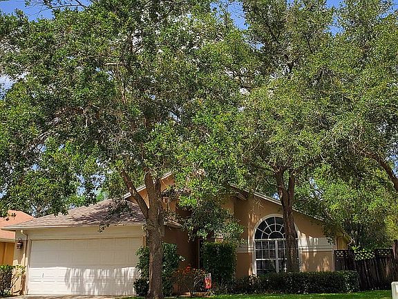 2nd image of 1402 Country Trails Dr