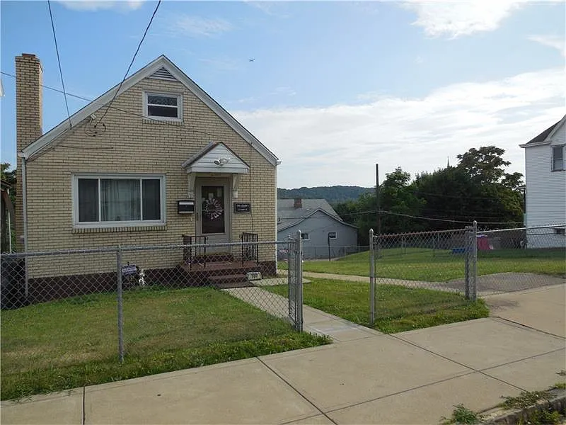 737 Mary St photo 1