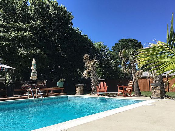 3rd image of 4408 Reynolds Dr