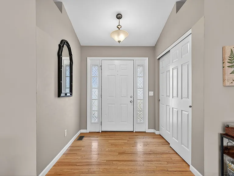27 Crimson Leaf Ct — Photo 4