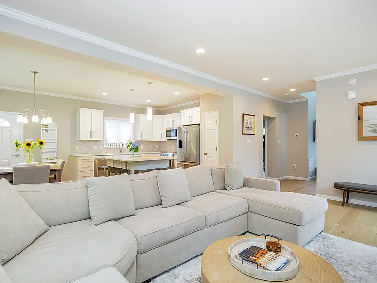 15 S Beach Rd — Photo 18