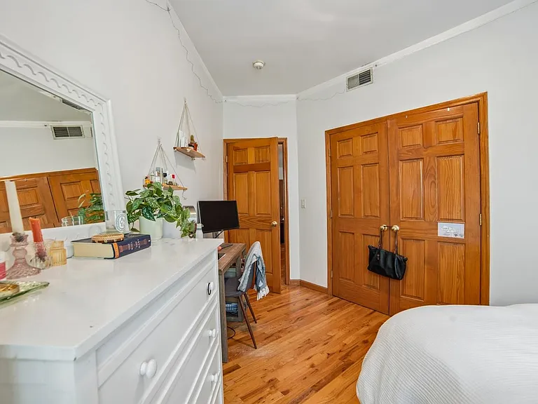 118 Clinton St #2 — Photo 12
