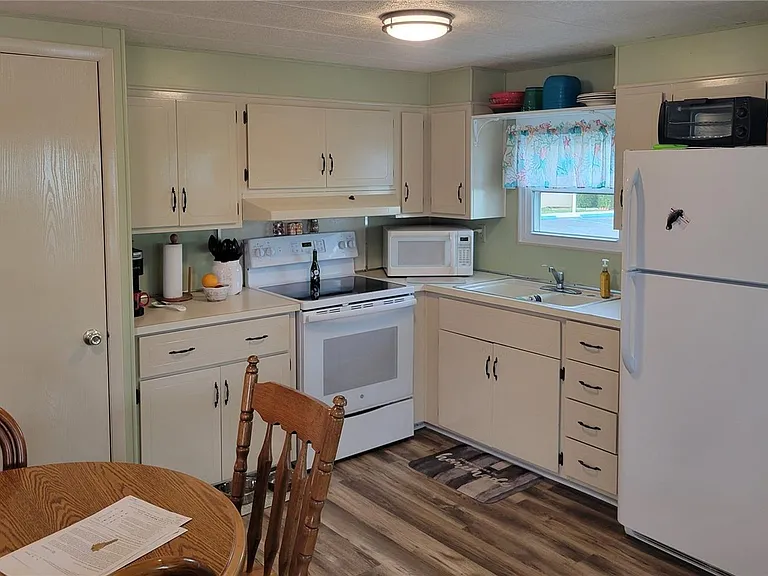 3111 Bessie Ln — Photo 9
