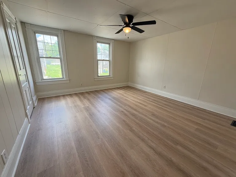 1005 Victoria Ave — Photo 21