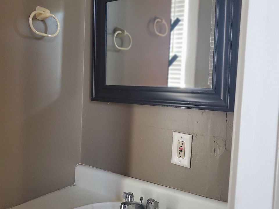 Full bath off master bedroom!