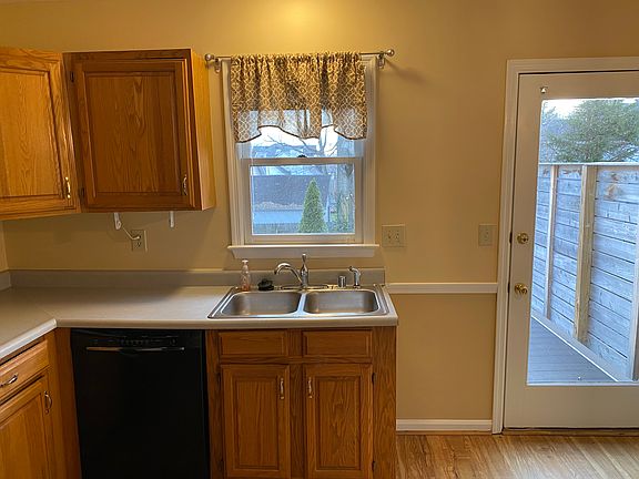 4th image of 1104 Jonestown Ln
