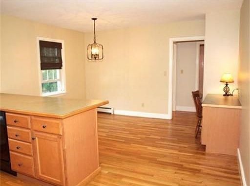 4th image of 19 Rawson Ave