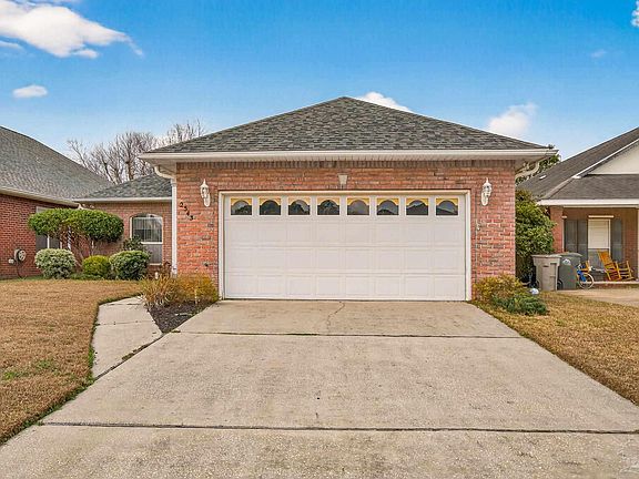 3rd image of 2543 Pine Forest Rd