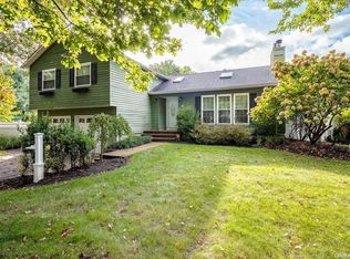 16 Oxford Dr, Port Jefferson Station, NY 11776