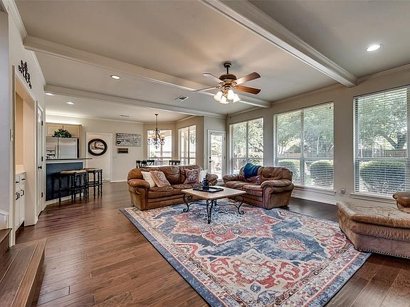 4th image of 1209 Hills Creek Dr