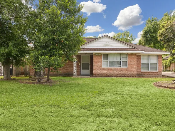 9825 Westview Dr, Houston, TX 77055