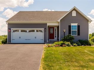 6021 Amber Dr, Farmington, NY 14425