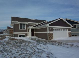 517 Cardinal Drive Cir, Brookings, SD 57006