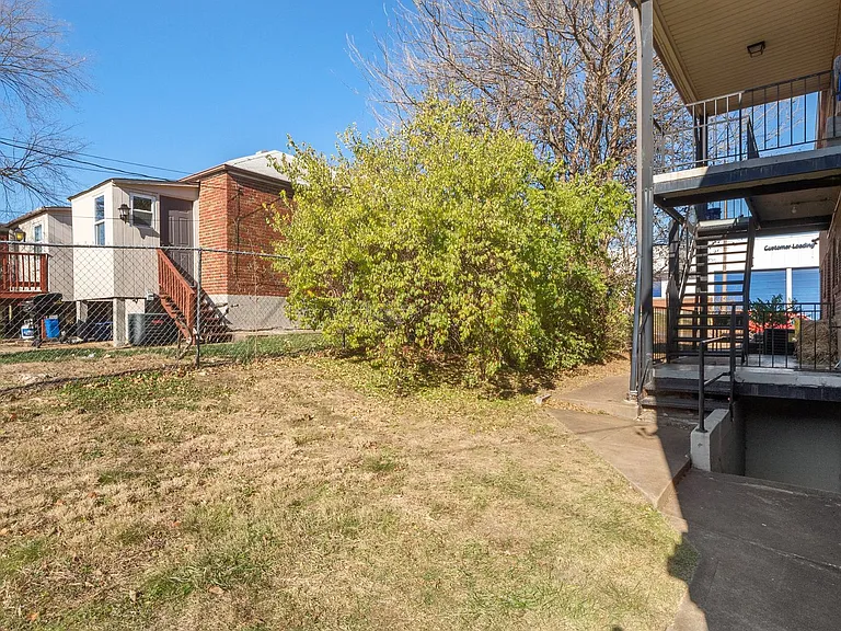 3307 Lawn — Photo 22