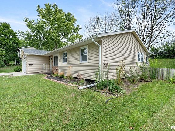3rd image of 3333 S Hampton Dr
