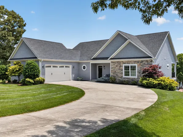 104 Saint Christopher Ct, Moneta, VA 24121