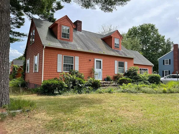32 Evergreen Dr, Seabrook, NH 03874