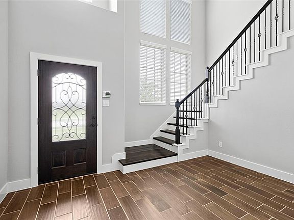 5th image of 2711 La Spezia Ln