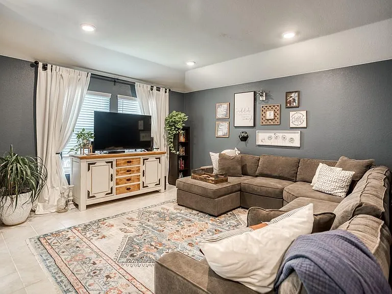 608 Rustic Meadows Trl — Photo 2