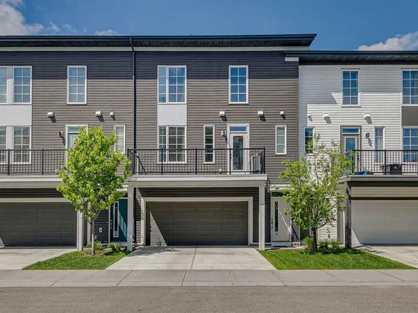 146 E Walgrove Cmn SE, Calgary, AB T2X 4C2