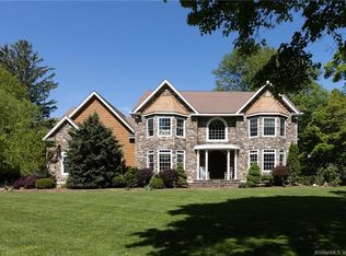 16 N Hill Rd, North Haven, CT 06473