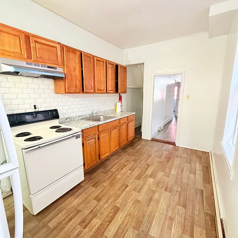 5 bed, 1.0 bath, 1490 sqft, $1,650 — Photo 4