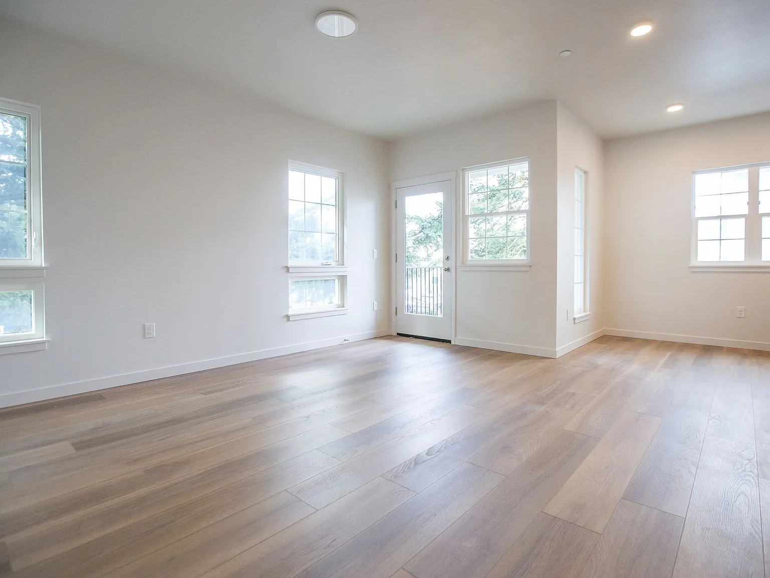 Woodburn Six-Plex — Photo 3
