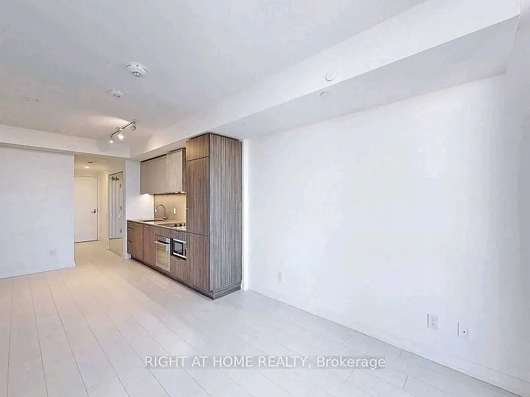 19 Western Battery Rd #Penthouse 11 — Photo 7