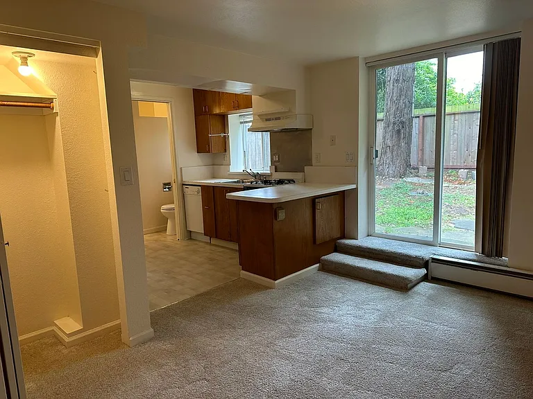 442-442A Judson Ave — Photo 3