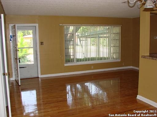 3rd image of 307 Latch Dr