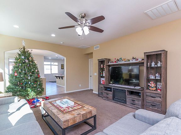 3rd image of 18154 W Sunnyslope Ln