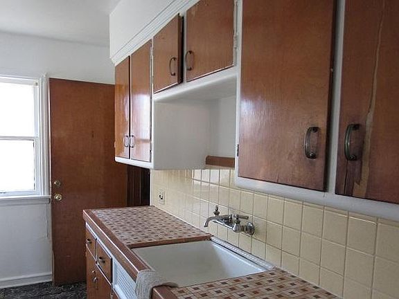 4th image of 2931 W Capitol Dr APT 1