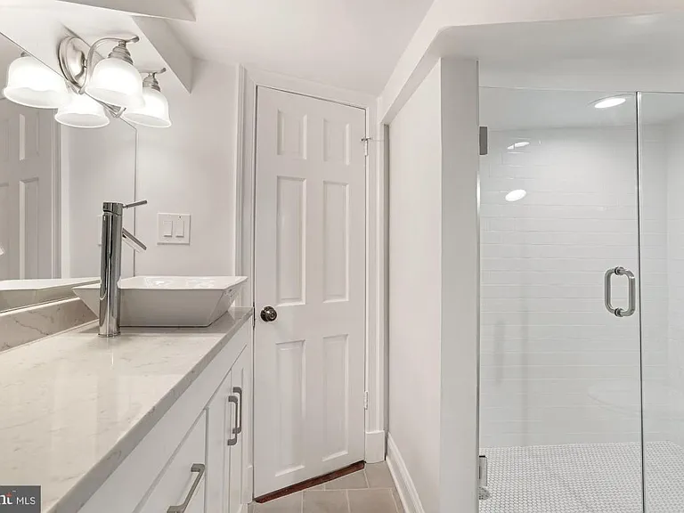 1675 Wisconsin Ave NW — Photo 34