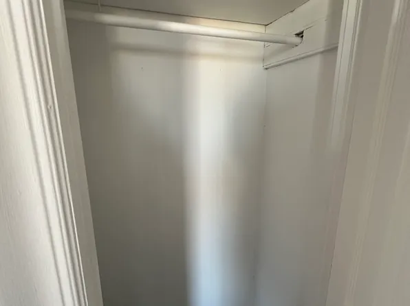 995 Summit Avenue image 7 of 8