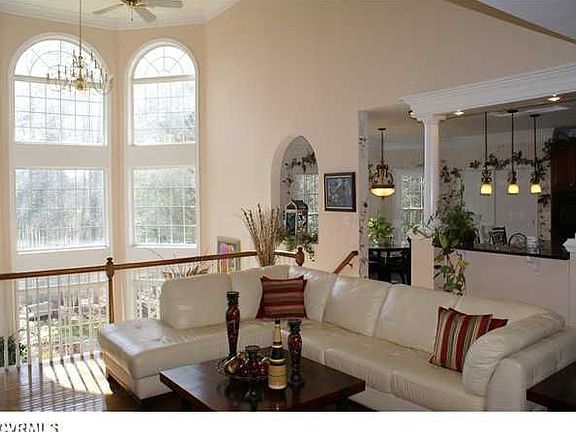 5th image of 12501 Chesdin Landing Dr